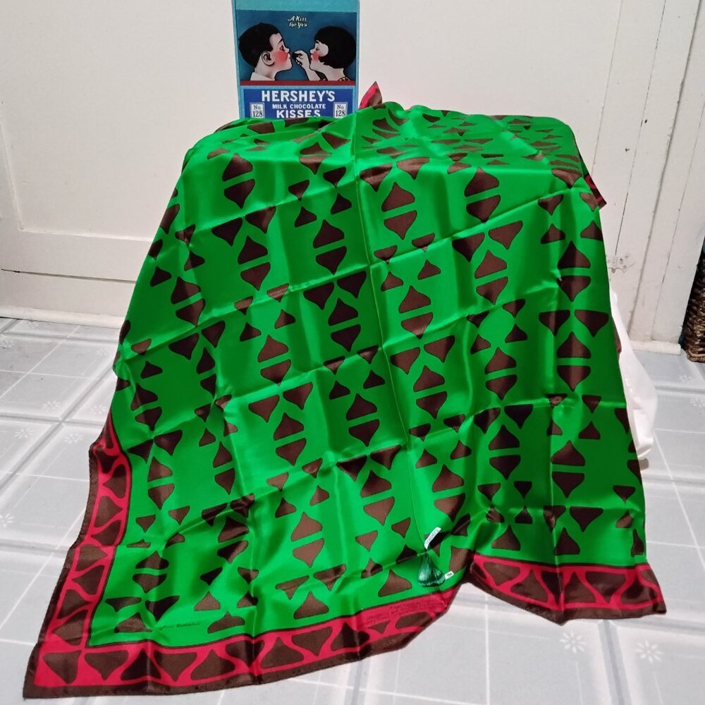 Silk scarf Hershey's kisses motif